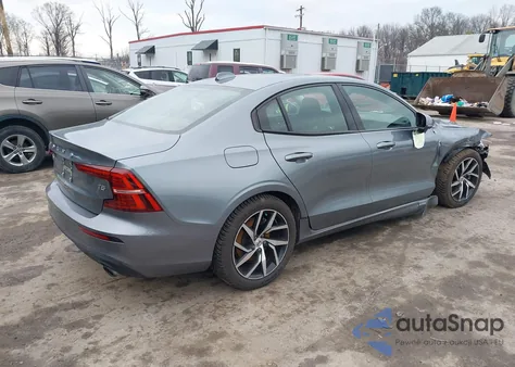 2020 Volvo S60 T5 Momentum z USA, uszkodzony, nr VIN 7JR102FK3LG047397